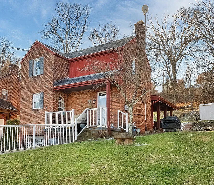 852 Middle Rd photo 1