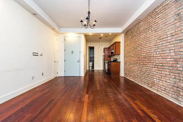 Rented by Nooklyn NYC LLC | media 18