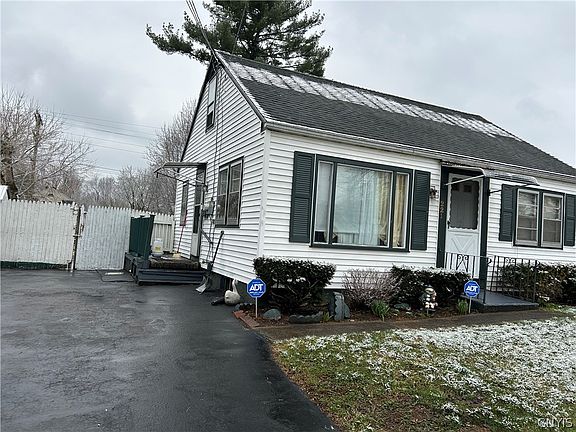 2nd image of 221 Stonefield Rd