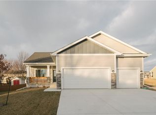 734 62nd St, West Des Moines, IA 50266