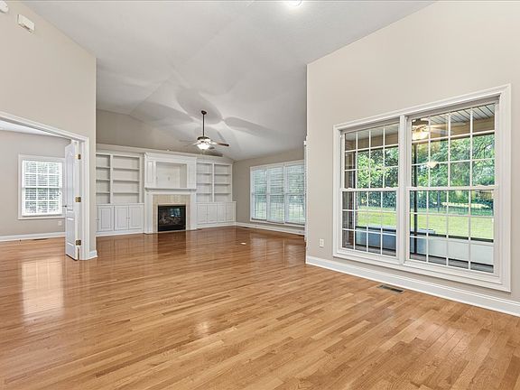 4th image of 1613 Bayou Bend Way