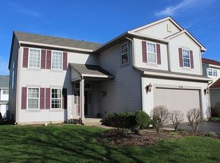 2136 Lindsay Dr, Naperville, IL