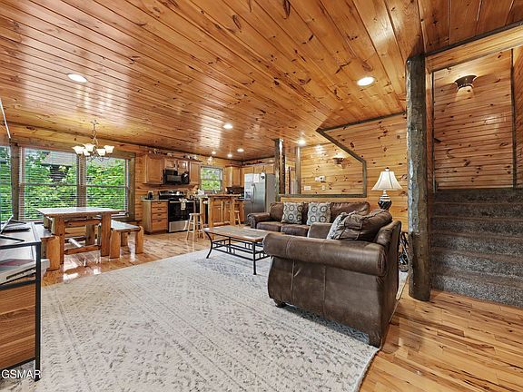 5th image of 831 Spirit Loop Way