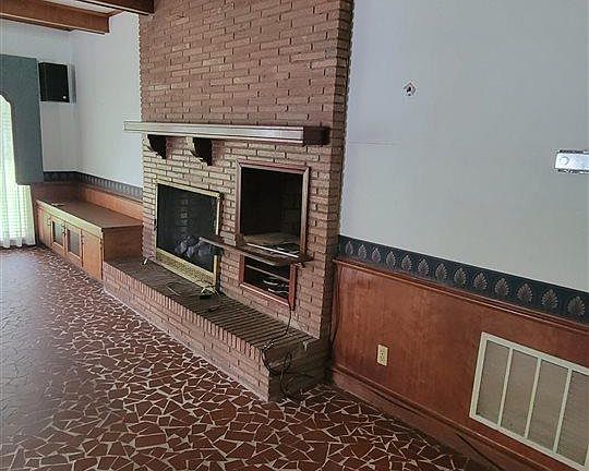 5th image of 2400 S Robeson Ave