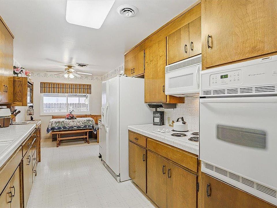 1st image of 3051 W De Ovan Ave