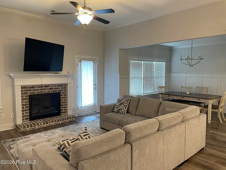 409 Barrow Ln — Photo 7