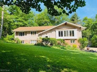 2288 River Rd, Willoughby Hills, OH 44094