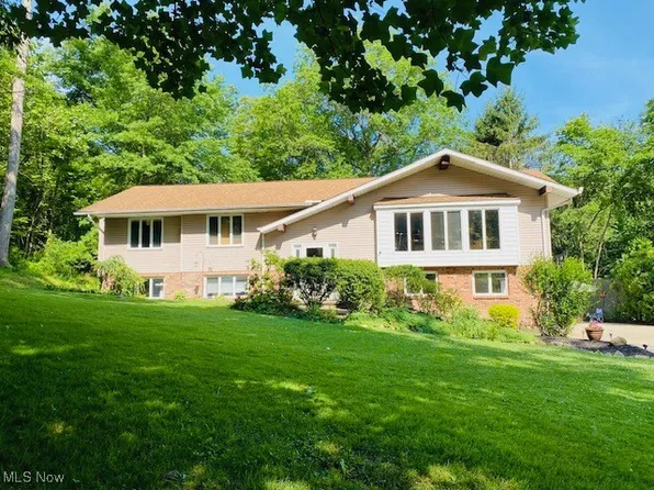 2288 River Rd, Willoughby Hills, OH 44094