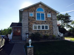 389 Roosevelt Ave, Freeport, NY 11520