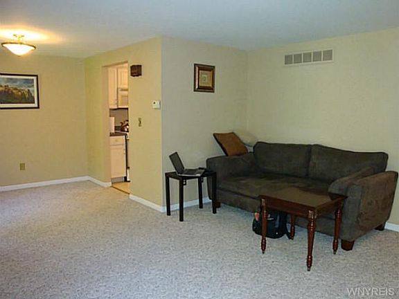4th image of 85 Greenwich Dr APT 4