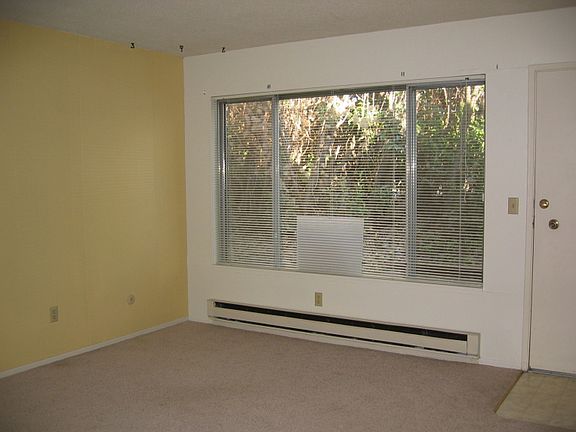 2nd image of 1543 SE Carlton St #B