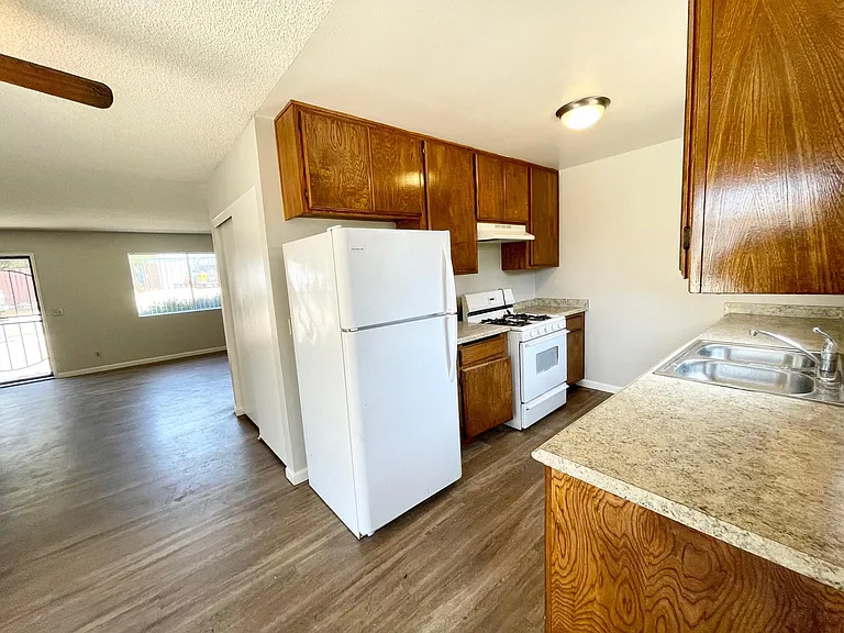 2350 Sea Breeze Dr — Photo 10
