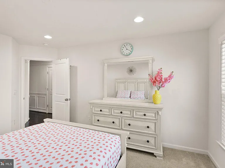 23491 Epperson Sq — Photo 35