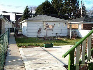  33 x 148 lot w/new walks