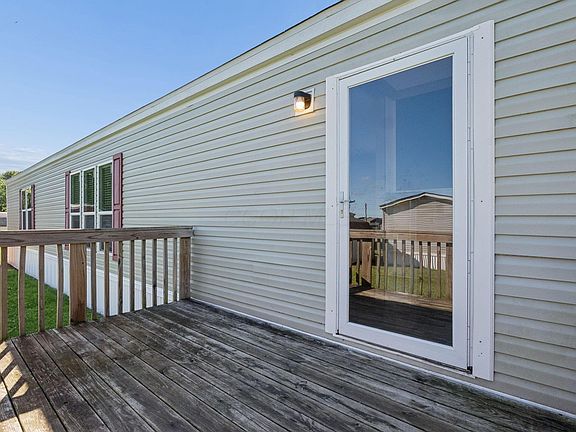 5th image of 102 Woodfield Pl