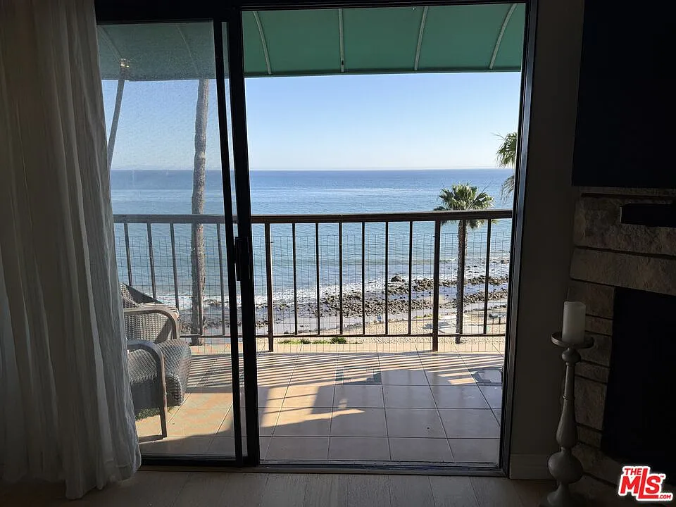 Studio, 1.0 bath, 385 sqft, $3,800 — Photo 3