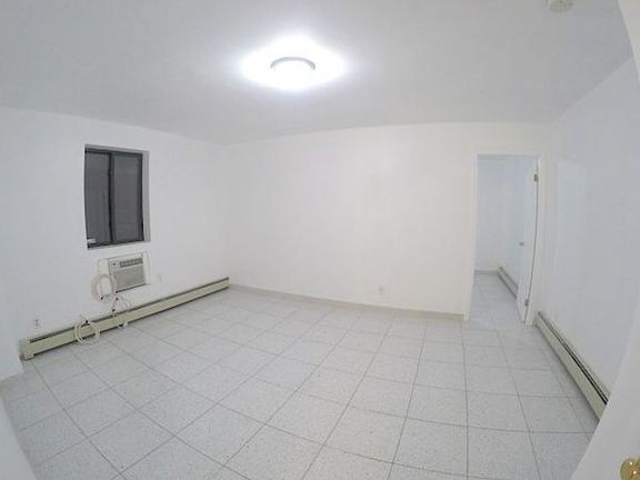 4th image of 2572 38th St #1