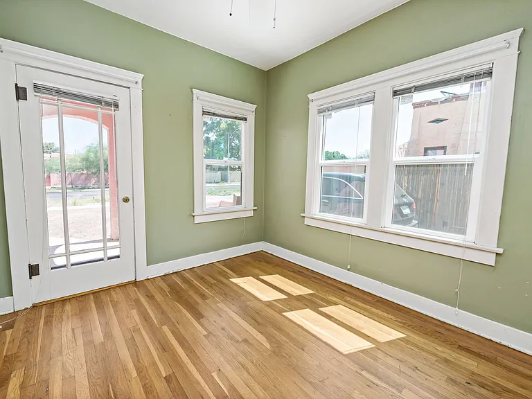2710 E 6th St — Photo 10