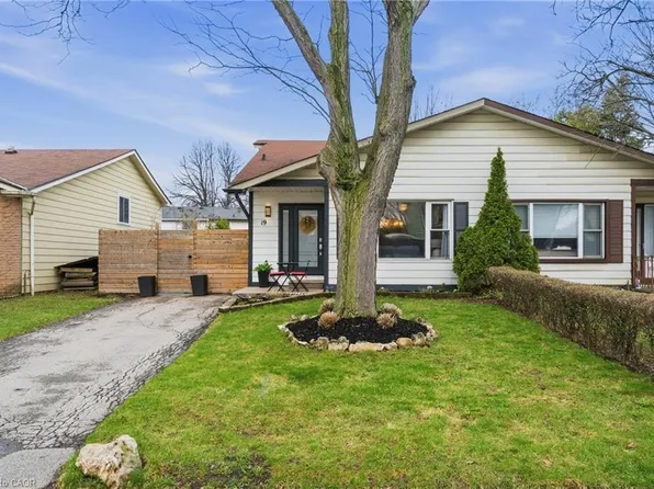19 Golden Orchard Dr, Hamilton, ON L9C 6J2