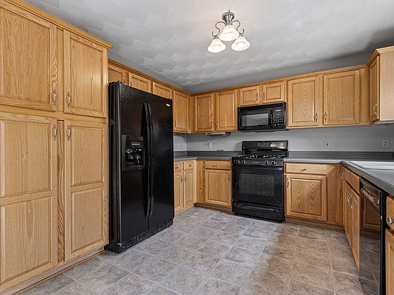 3rd image of 2804 Blue Oats Dr