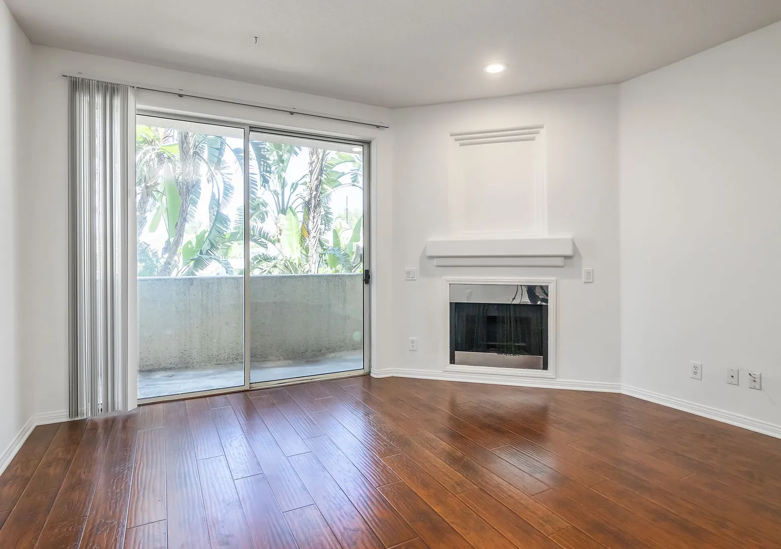 16940 Chatsworth St #106 — Photo 3