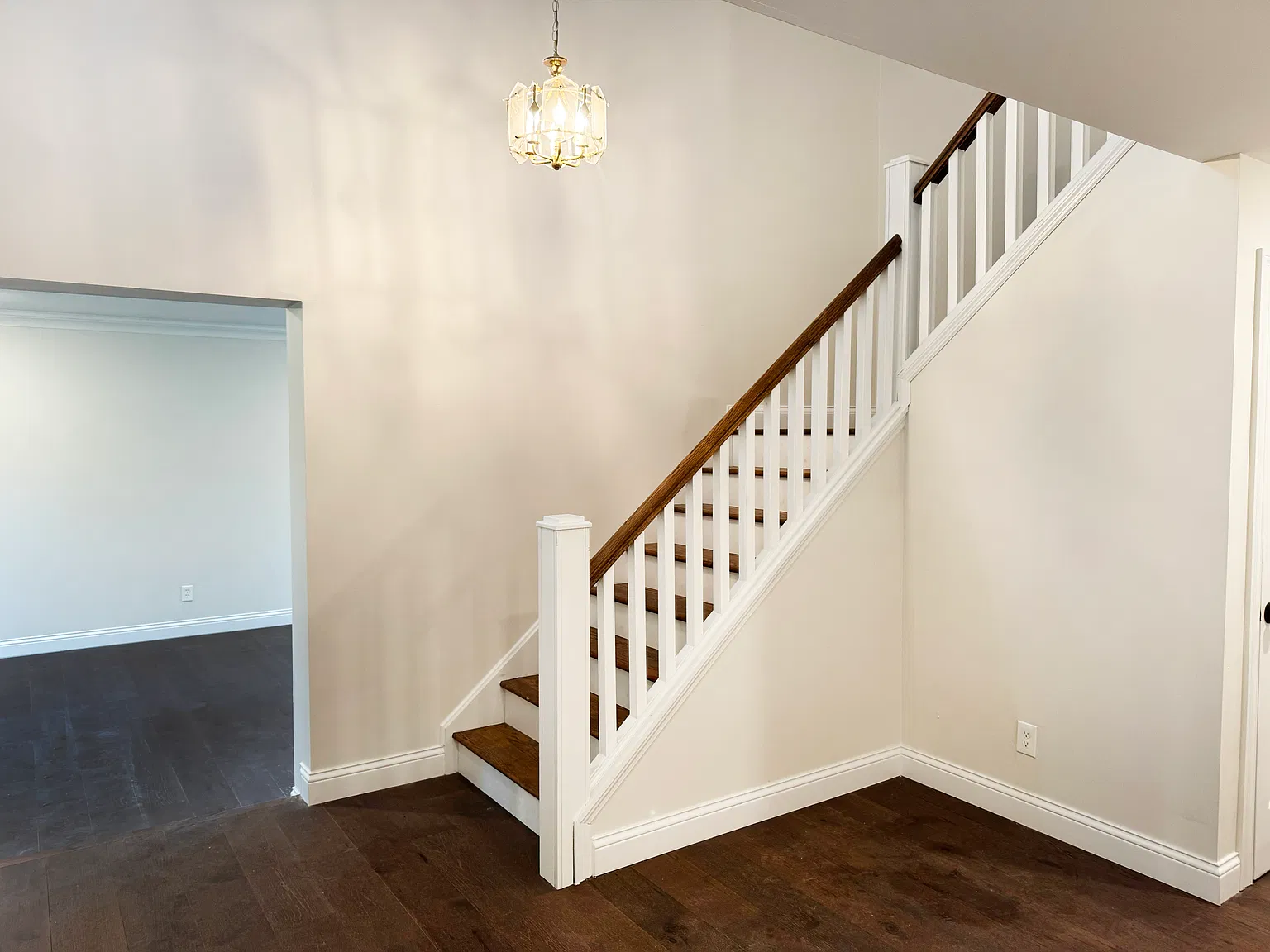 7138 Larchwood Dr — Photo 3