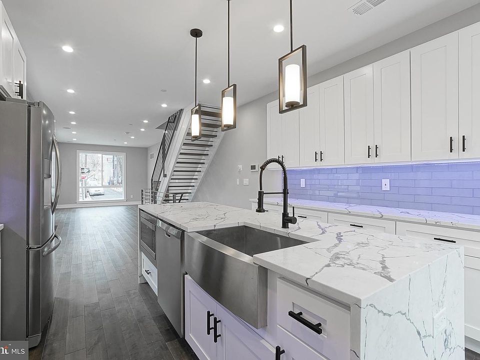 1st image of 302 Leverington Ave