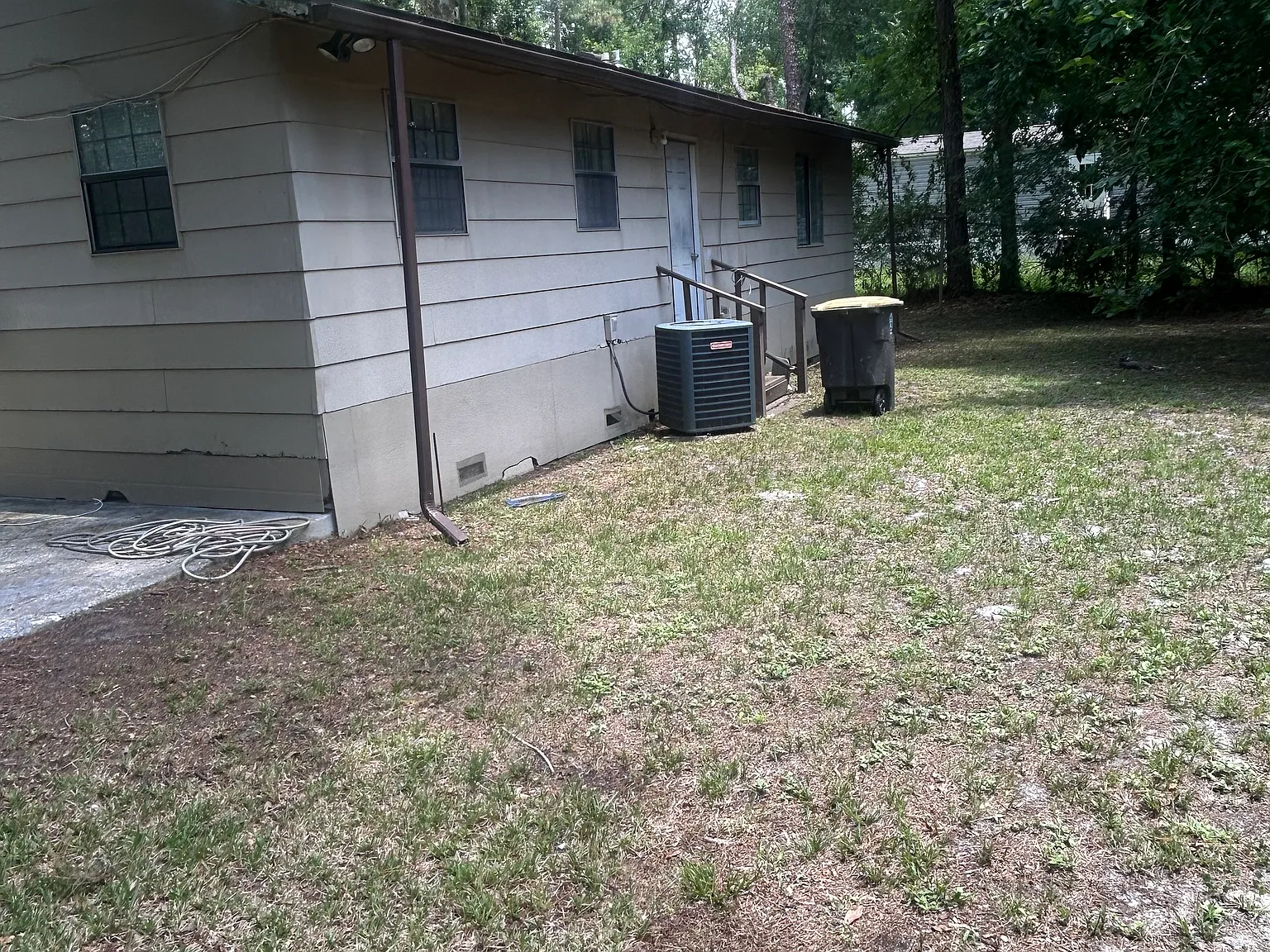 3 bed, 896 sqft, $1,400 — Photo 2