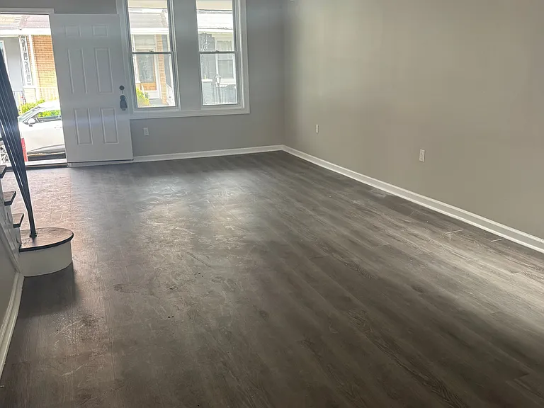 420 N Hobart St — Photo 4