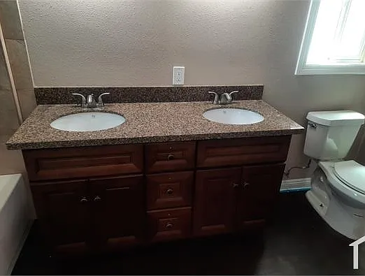 3 bed, 1570 sqft, $2,646 — Photo 3