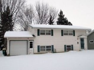 819 3rd St N, Wahpeton, ND 58075