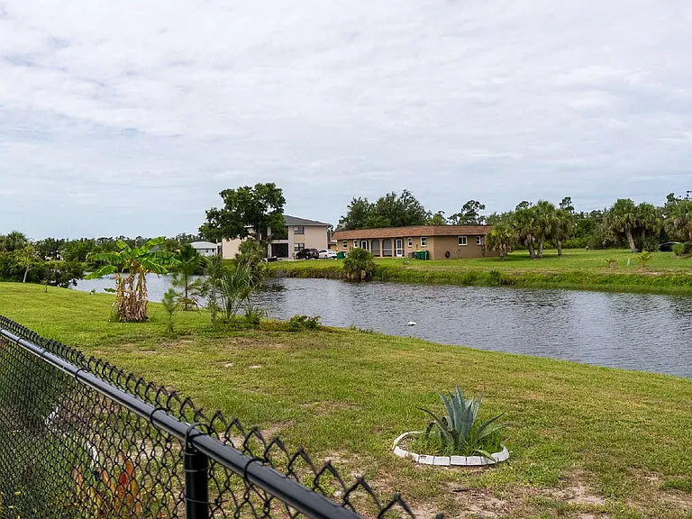 143 Rotonda Cir — Photo 4