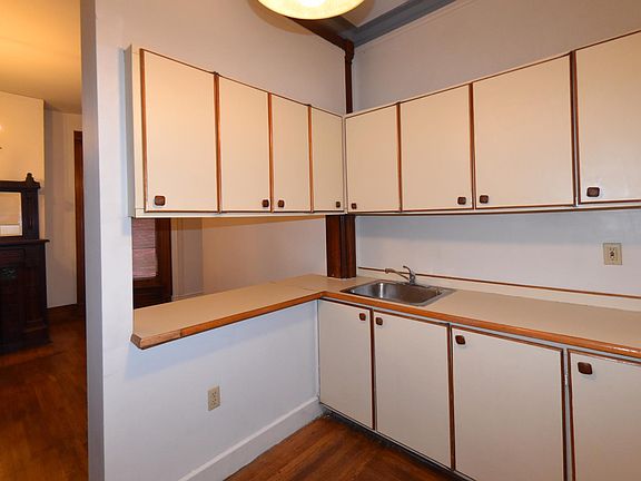 5th image of 58 N Pearl St