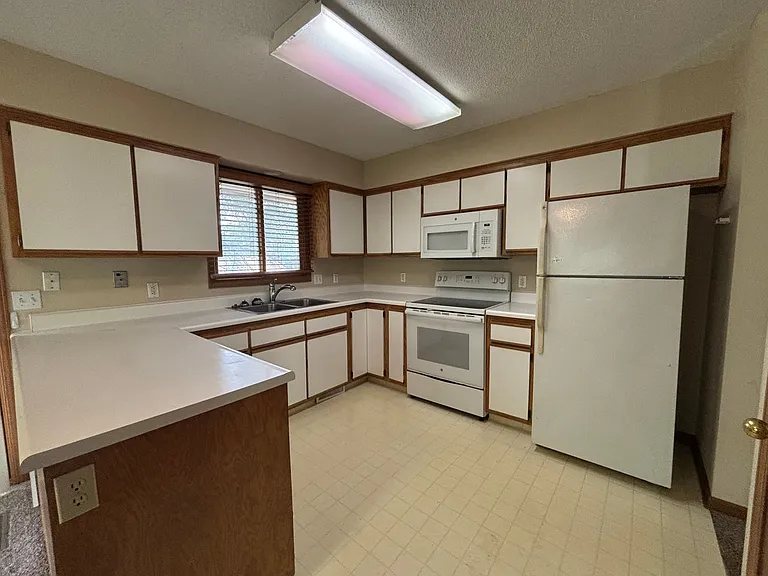 2135 S 46th Ave — Photo 7