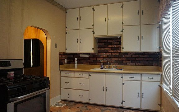 3rd image of 213 E Taylor St