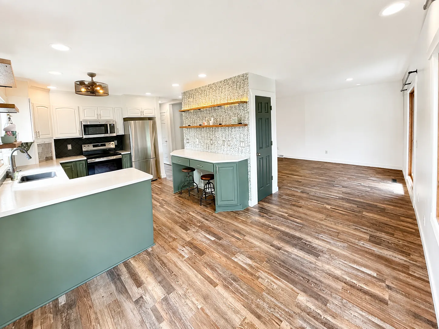 4 bed, 1992 sqft, $2,800 — Photo 3