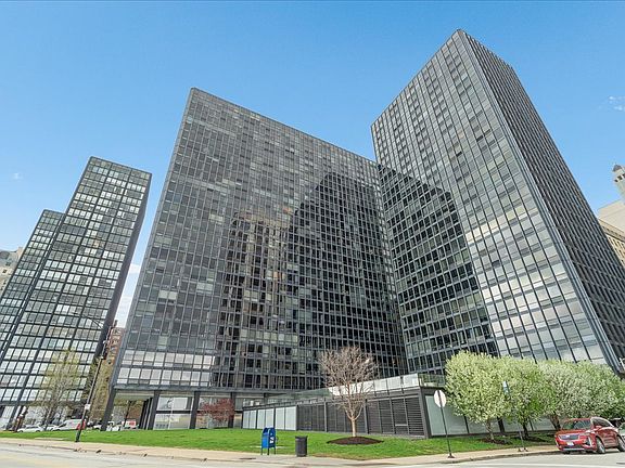 2nd image of 910 N Lake Shore Dr #2820
