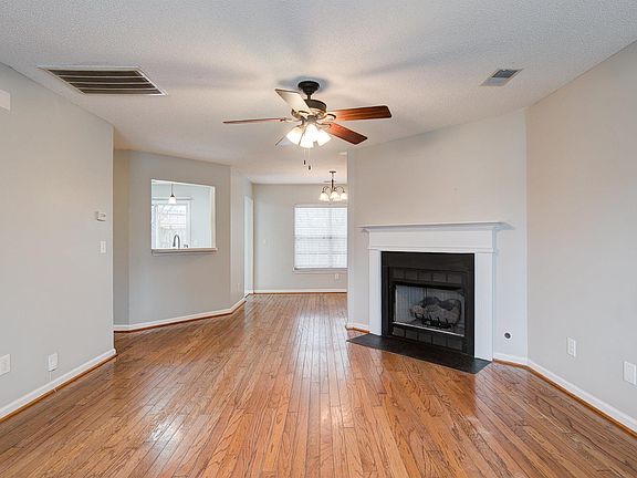 5th image of 100 Kendrick Rd