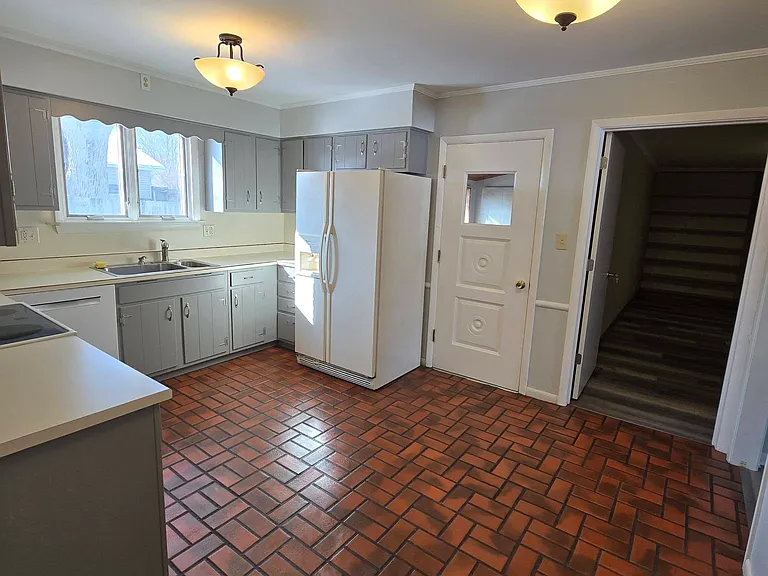 2509 W Euclid Ave — Photo 5