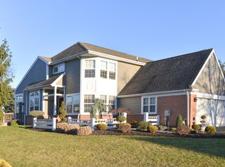 16 Cypress Point Ln, Monroe Township, NJ 08831