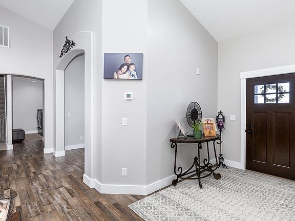 2nd image of 630 Glenwild Dr