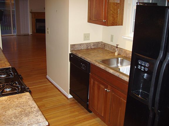 4th image of 1231 Parkside Ct