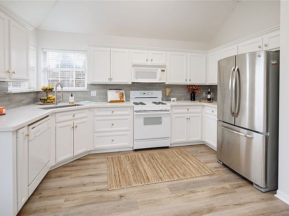 5th image of 3107 Pleasant Forest Dr