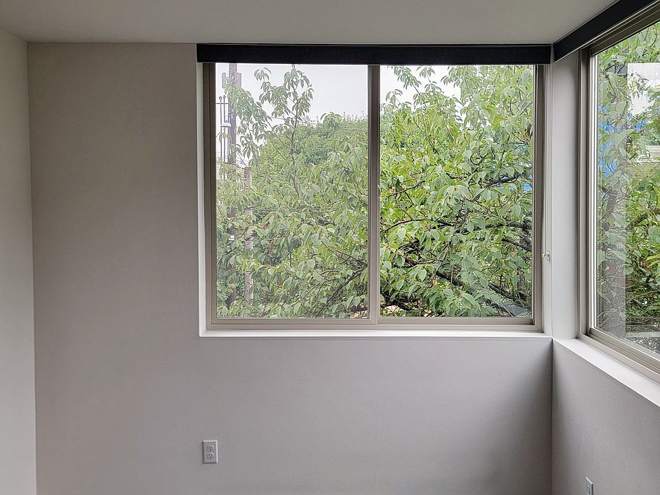 Bedroom 2 (second floor)
