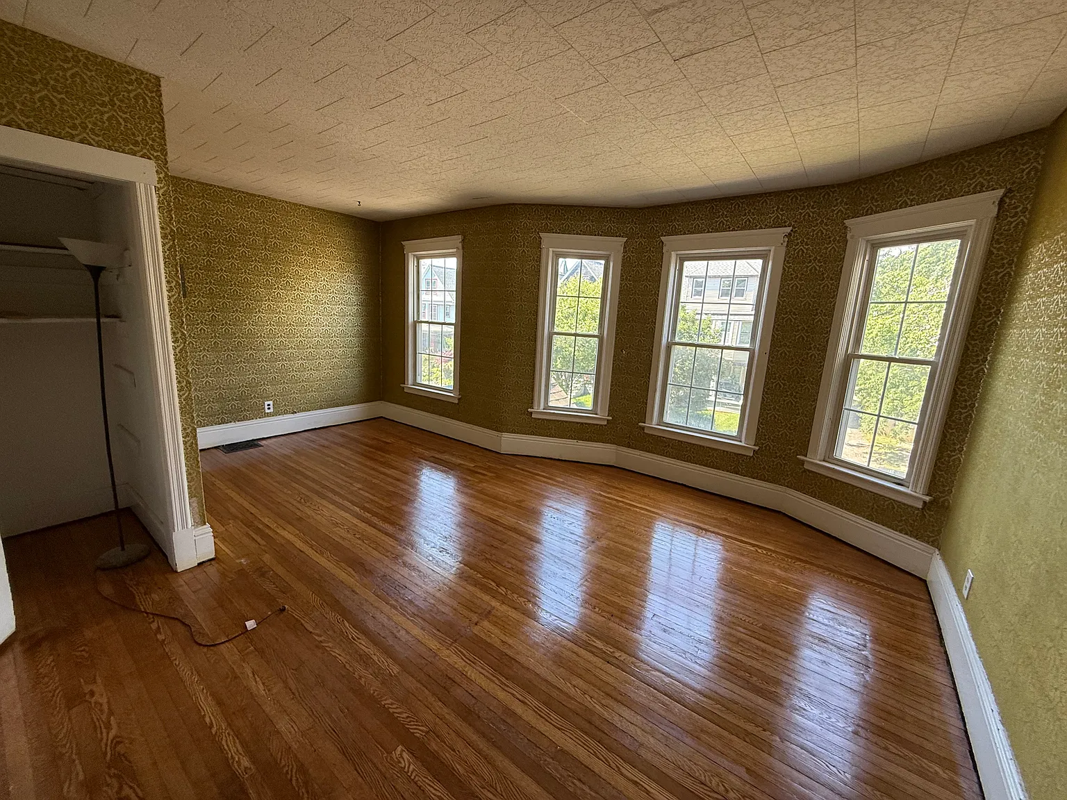 4 bed, 1982 sqft, $2,300 — Photo 4