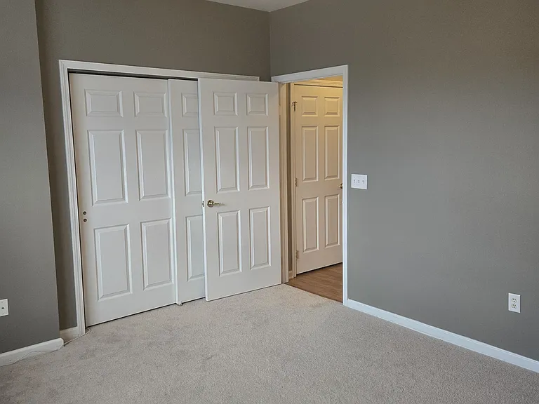 521 Sloan Ct — Photo 12
