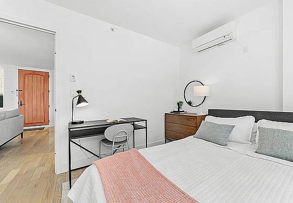 5th image of 10 Lexington Ave APT 4K