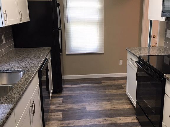 New Kitchen with granite counter tops