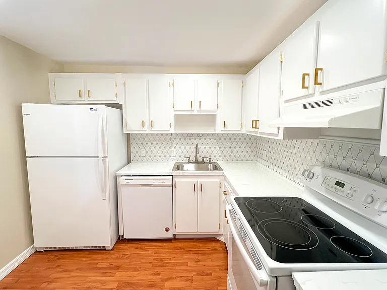 20500 W Country Club Dr #406 — Photo 3