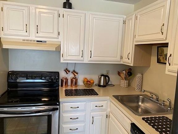 4th image of 160 Burkhall St Unit 303